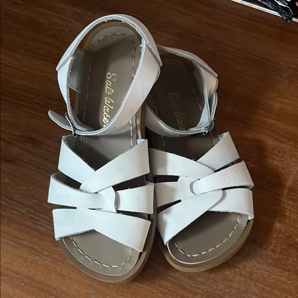 Girls White Salt Water Sandals Sz 1